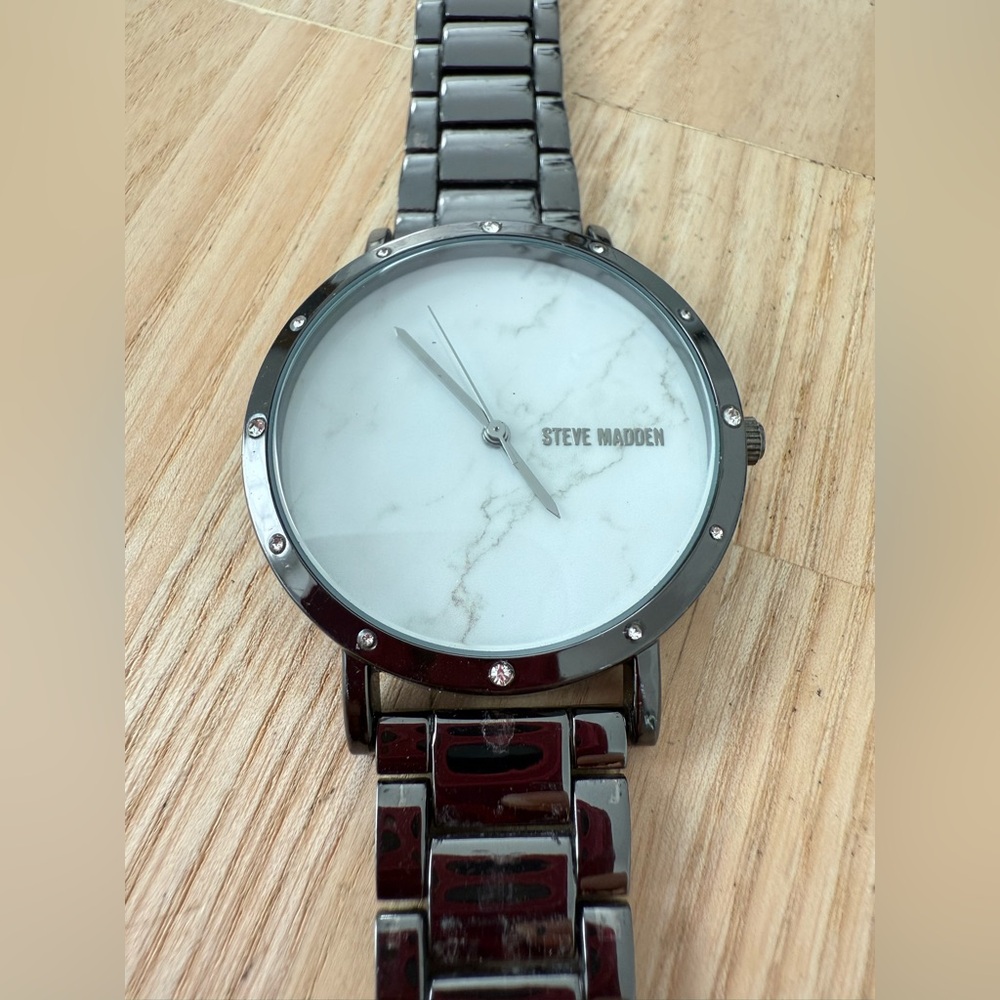 Steve Madden gunmetal gray watch NEW BATTERY